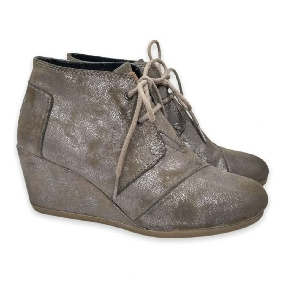 TOMS Desert Wedge Taupe Metallic Suede Lace Up Ankle Booties Womens 7.5 00814‎